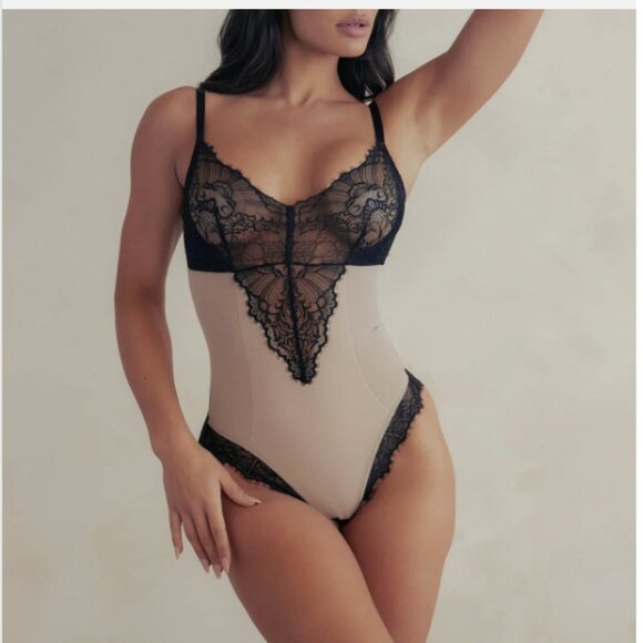 Pinsy Smoothing Lace Shapewear Bodysuit 1X NWT BEIGE NOIR - Picture 2 of 8